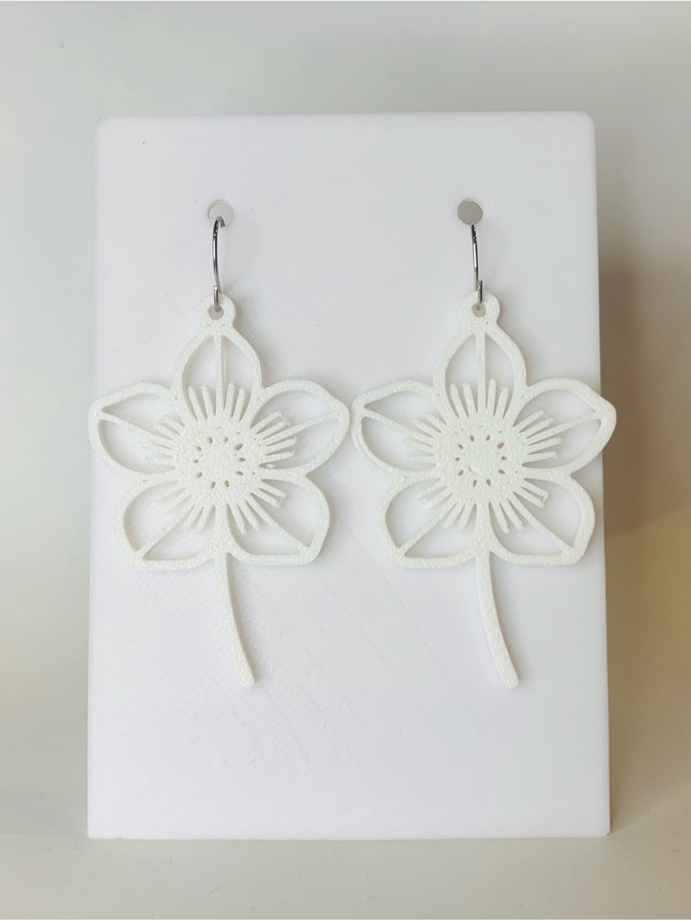 White Floral Cutout Dangle Earrings - Unbranded